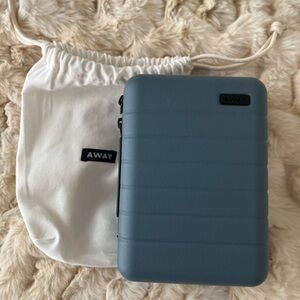 AWAY mini toiletry case